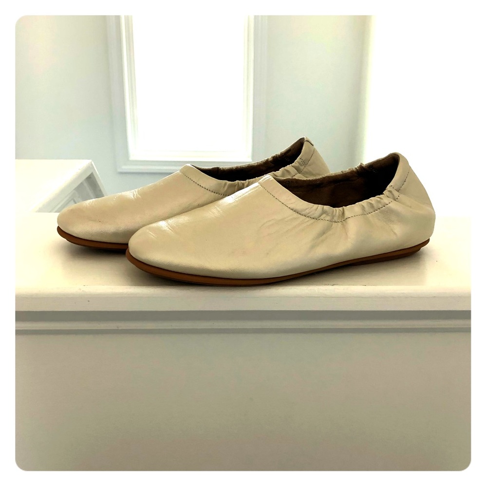 Cute fitflop flats size 7
